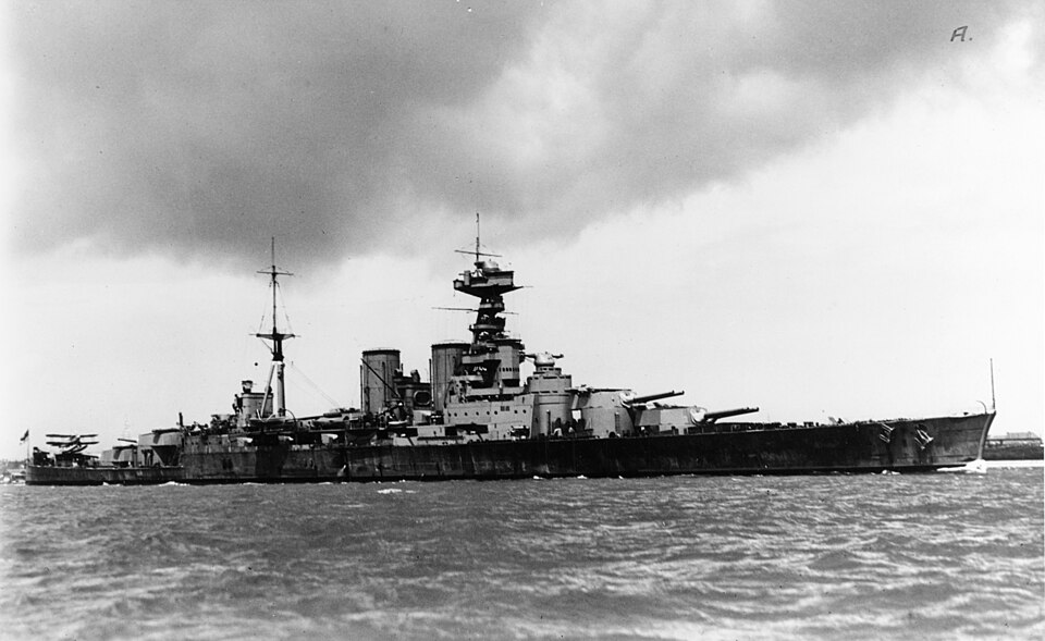 El crucero de batalla HMS Hood hacia 1932